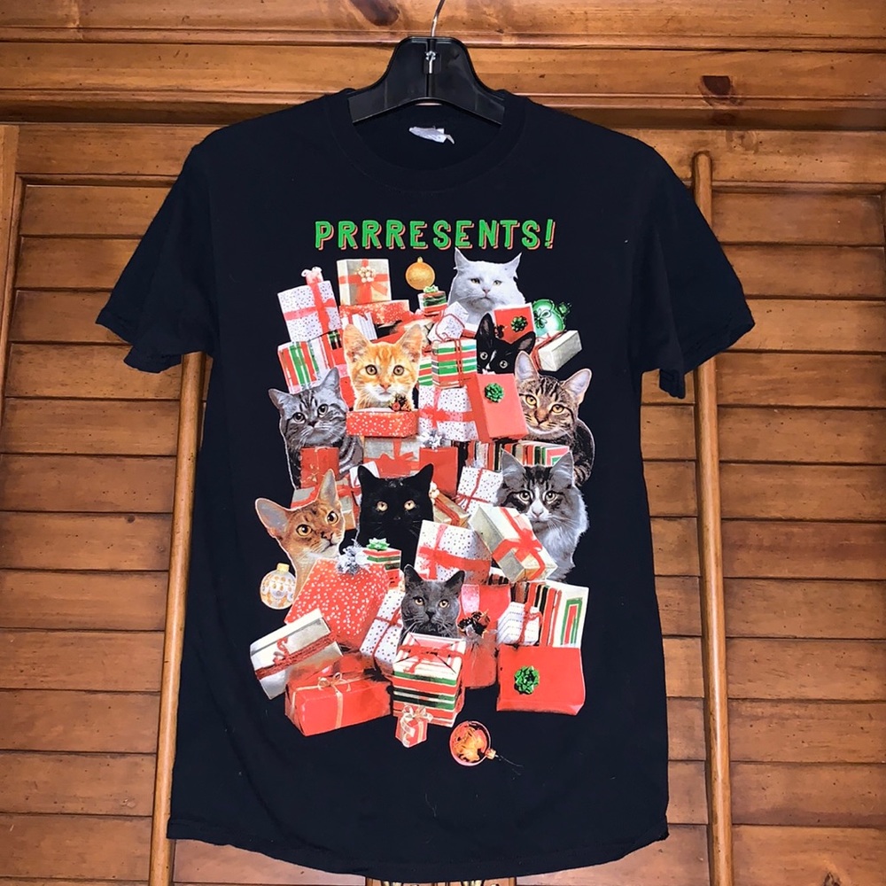 Ugly Christmas T-Shirt PRRRESENTS! Cats and presents. Size small